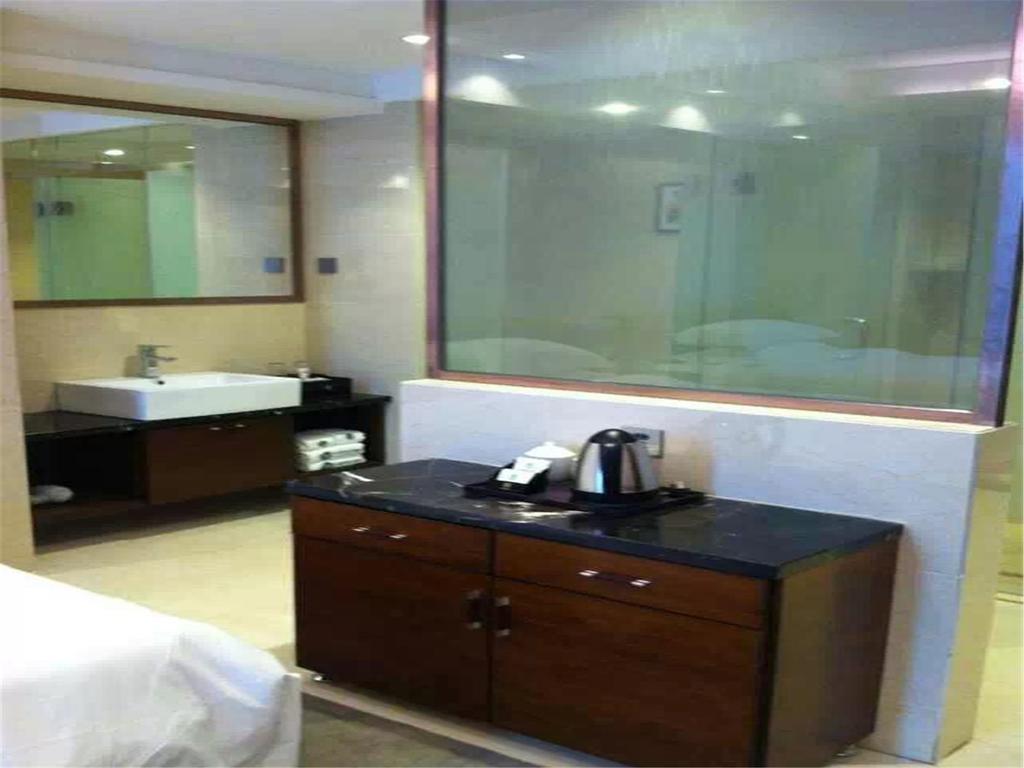 The Century Hotel Zhongshan  Bagian luar foto